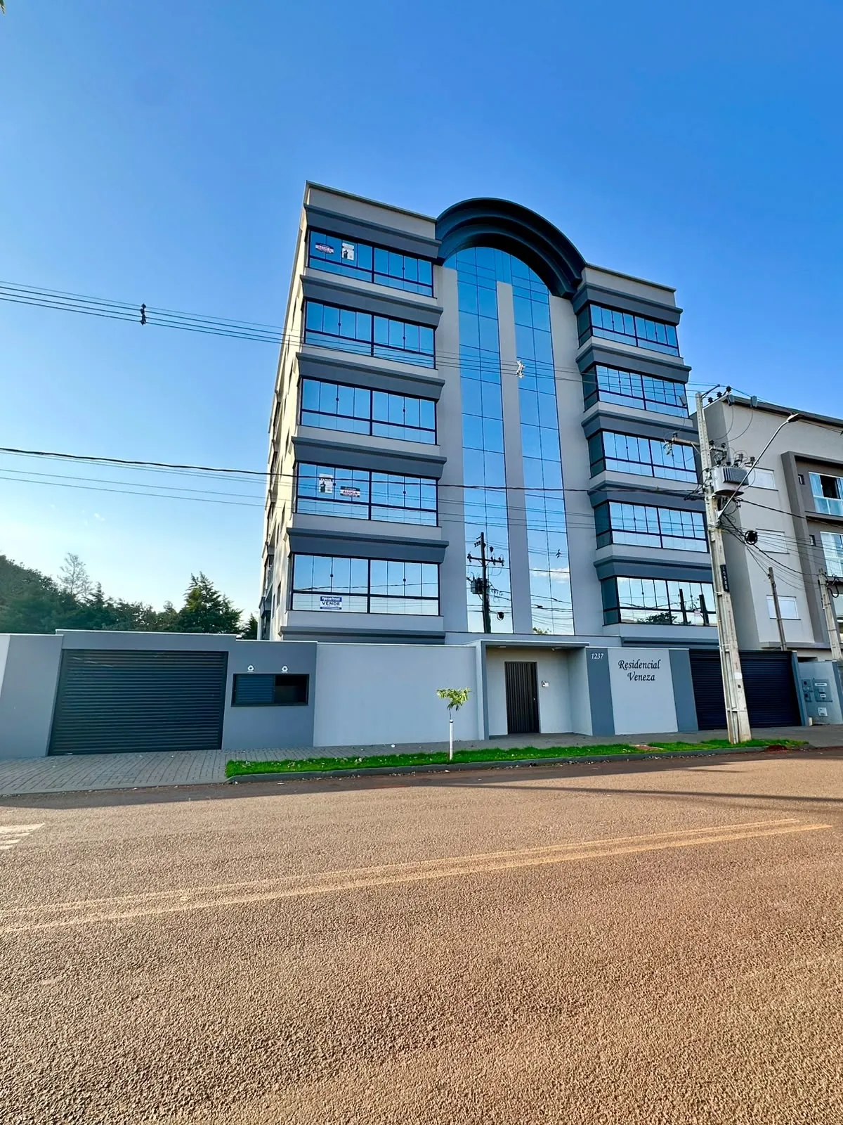 Apartamento (cobertura) Novo no Jardim Itália 01 suíte + 01 quarto